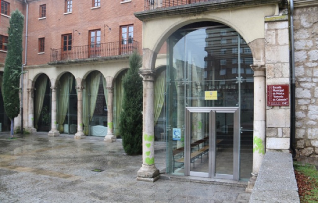 El PSOE cuestiona el nuevo contrato de la Escuela de Música por su “urgencia injustificada”