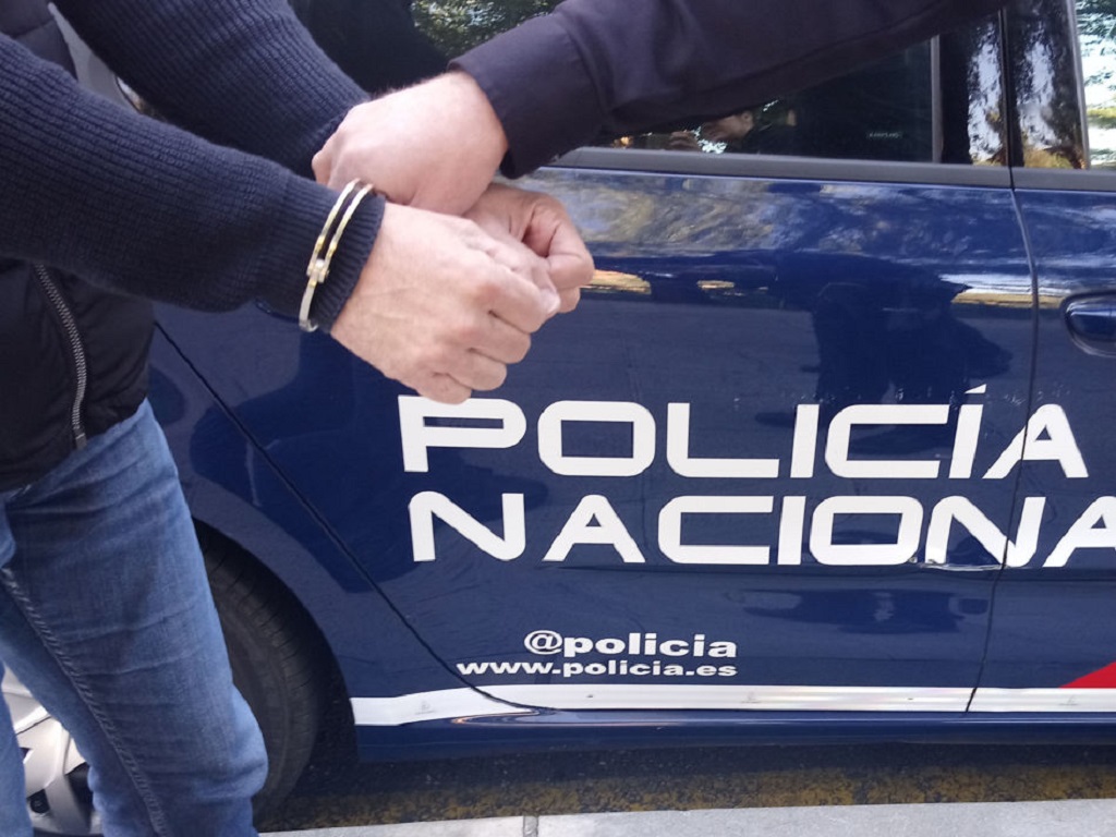 Detenido por robar con violencia en un supermercado de Aranda y causar daños en su huida