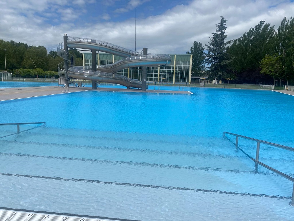 Sigue adelante el expediente contra los jóvenes que defecaron en las piscinas de Burgos