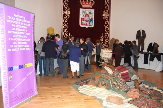 Acto de entrega de trajes