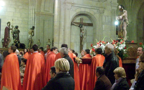 El Viacrucis se hizo en el templo