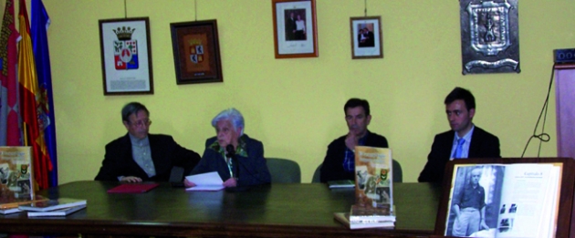 La autora presentó el libro