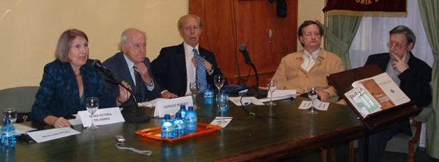 150 personas abarrotan la Casa de Soria en Madrid para homenajear al intelectual y economista Emilio Ruiz