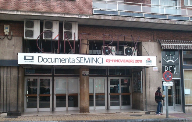 Cine Rex en la Avenida Navarra