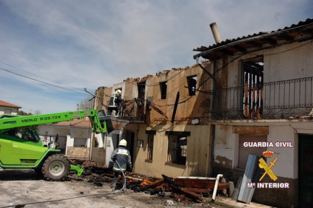 Aspecto de las viviendas incendiadas