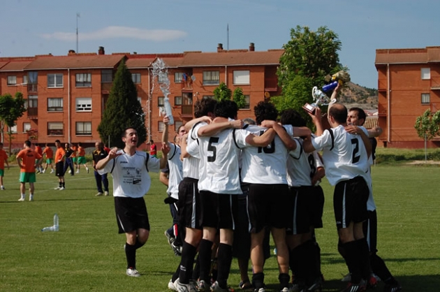 Los jugadores celebrándolo