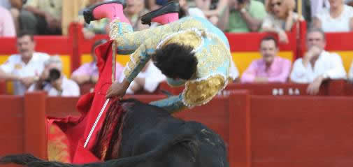 Cogida de Perera en Alicante