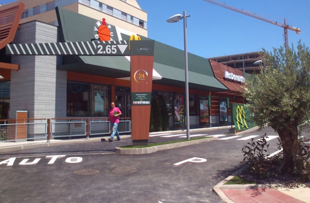 Exterior del McDonalds de Camaretas