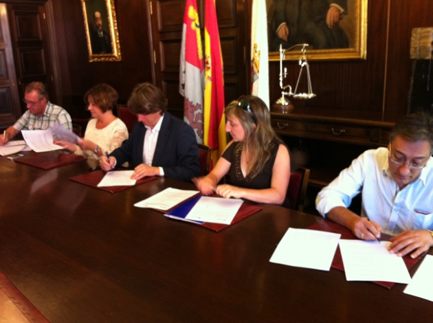 Firma de los convenios