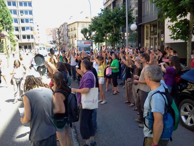 Cacerolada ante la Subdelegación