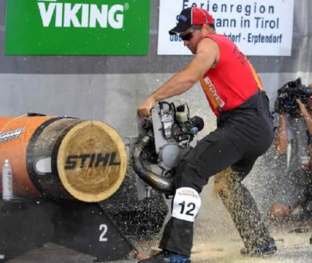 Corte de troncos a motosierra