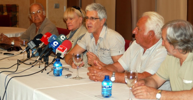 Presentación, con Hernández en el centro