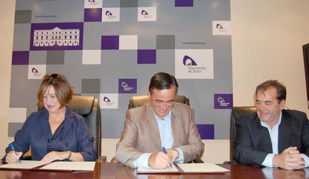 De izquierda a derecha, Pilar Sánchez (Cámara), Antonio Pardo y Martín Casado (Diputación).