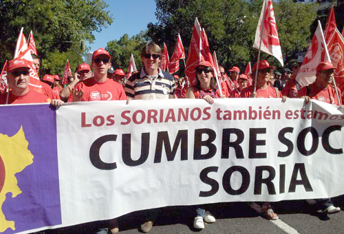 Mínguez, portando la pancarta soriana