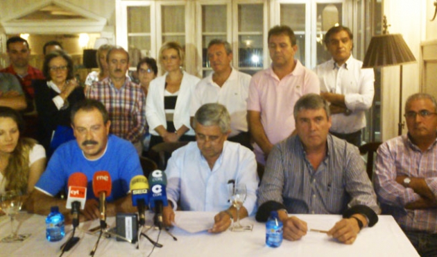 Comité y alcaldes en la rueda de prensa