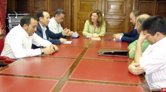 Representantes de Avimon y de la Subdelegación