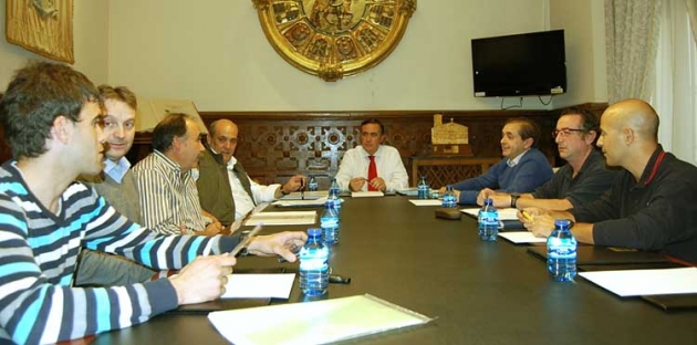 Bomberos voluntarios con el presidente este miércoles