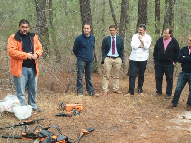 Presentación de maquinaria, con asistentes sorianos
