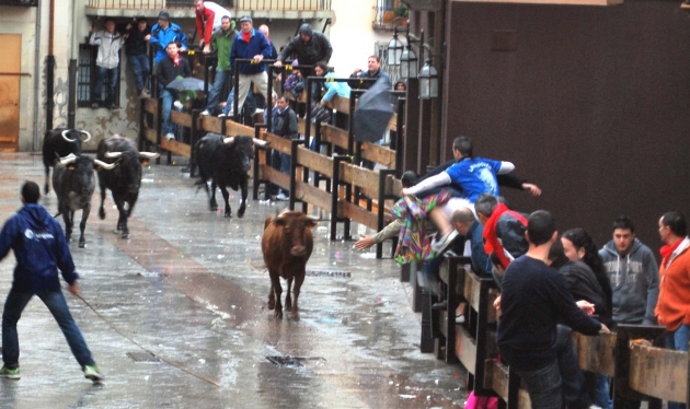 Piso mojado en el encierro