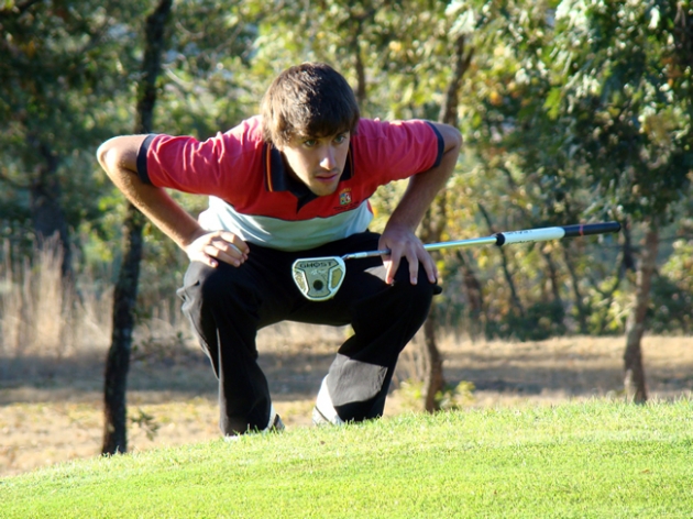 Daniel Berná observando la caída