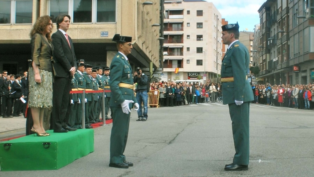 Condecoración a un agente