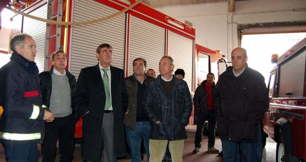 Visita de la Diputación al parque de bomberos de Almazán