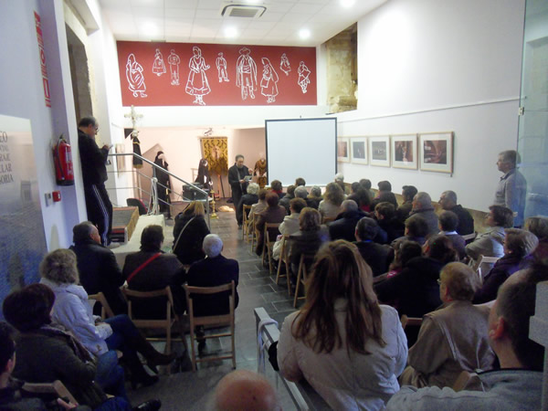 Carlos de la Casa dando la charla