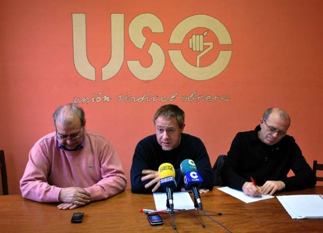 Postigo, (izda.), Laguna y Gómez en rueda de prensa