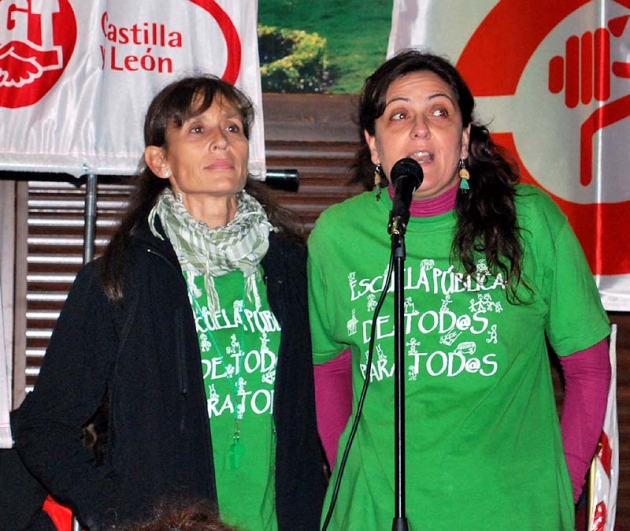 Representantes de STES en su discurso en la jornada del 14N