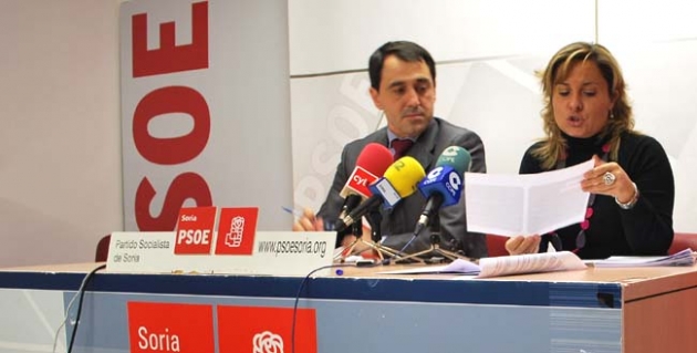 Los procuradores socialistas regionales Esther Pérez y Javier Muñoz