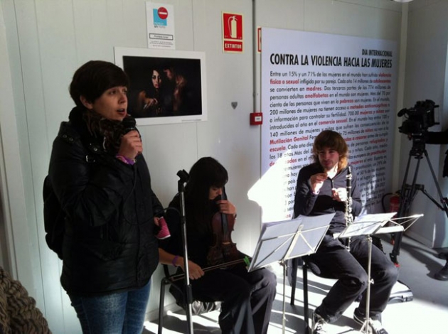 Ana Alegre se dirige al público