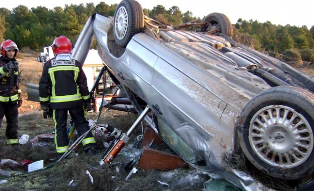 El vehículo siniestrado en la CL-100