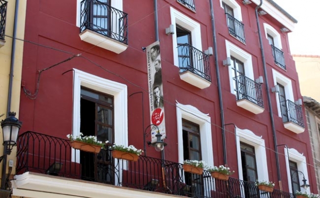 Fachada de laCasa de los Poetas