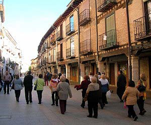 Turistas en una calle burgense