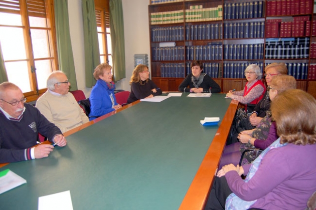 Ana Alegre con la nueva directiva de las Aulas