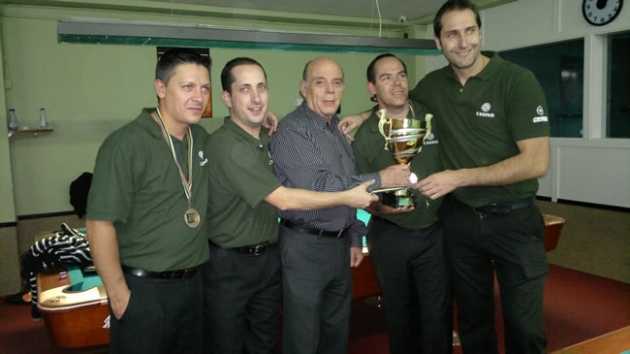 Billaritas sorianos recogiendo su trofeo