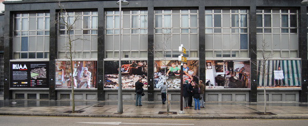 Ruaa, en las cristaleras del antiguo edificio de Caja Duero