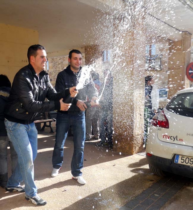 Dos jóvenes de Las Casas celebran el tercer premio