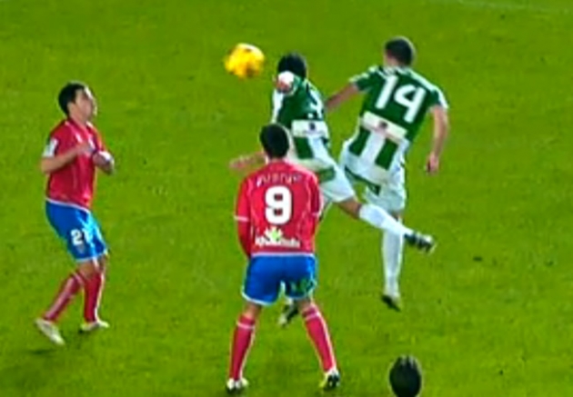 El Numancia reclamó penalti por mano