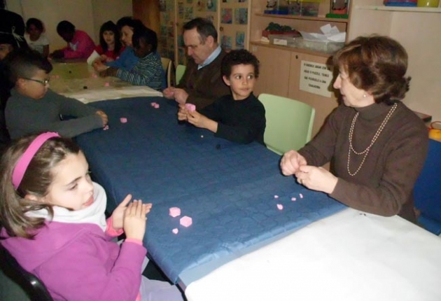 Niños y mayores en las actividades 