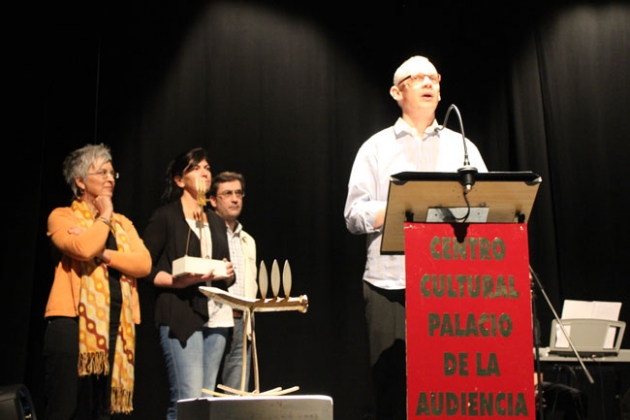 El director Sudgeest recoge el premio de la edición anterior