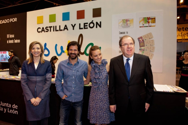 Los actores Jenner y Sancho con Herrera