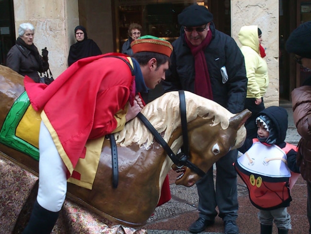 Los gigantes y cabezudos no faltan a la cita del carnaval