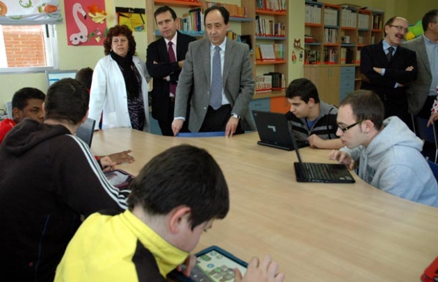 El delegado, en el centro