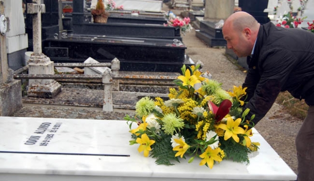 Aceña, en la sepultura de Alonso