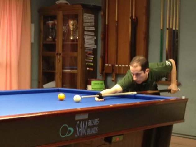 Carlos Cortés tirando