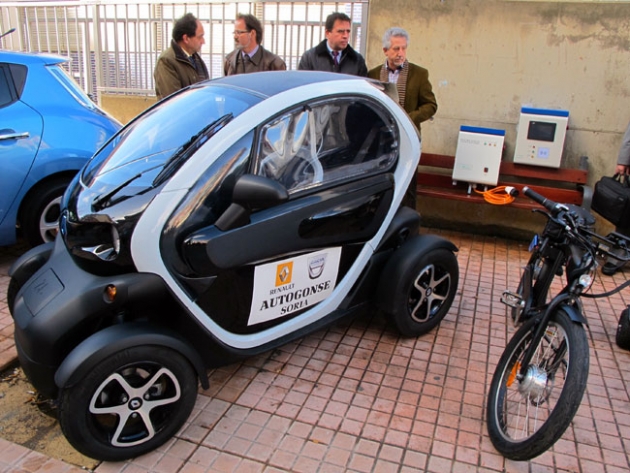 López conoce los vehículos eléctricos