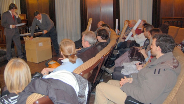 Los jurados reciben los planos de los barrios