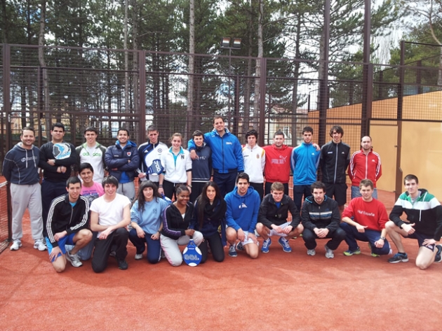 Estudiantes del IES Virgen del Espino en el Club de Padel