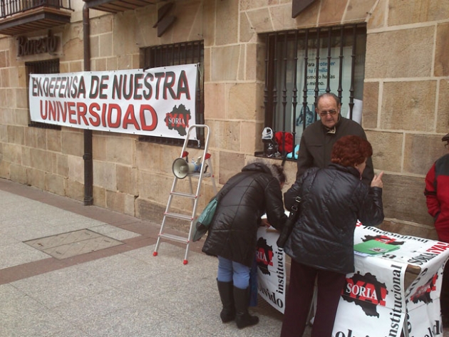Mesa de Soria Ya en El Collado